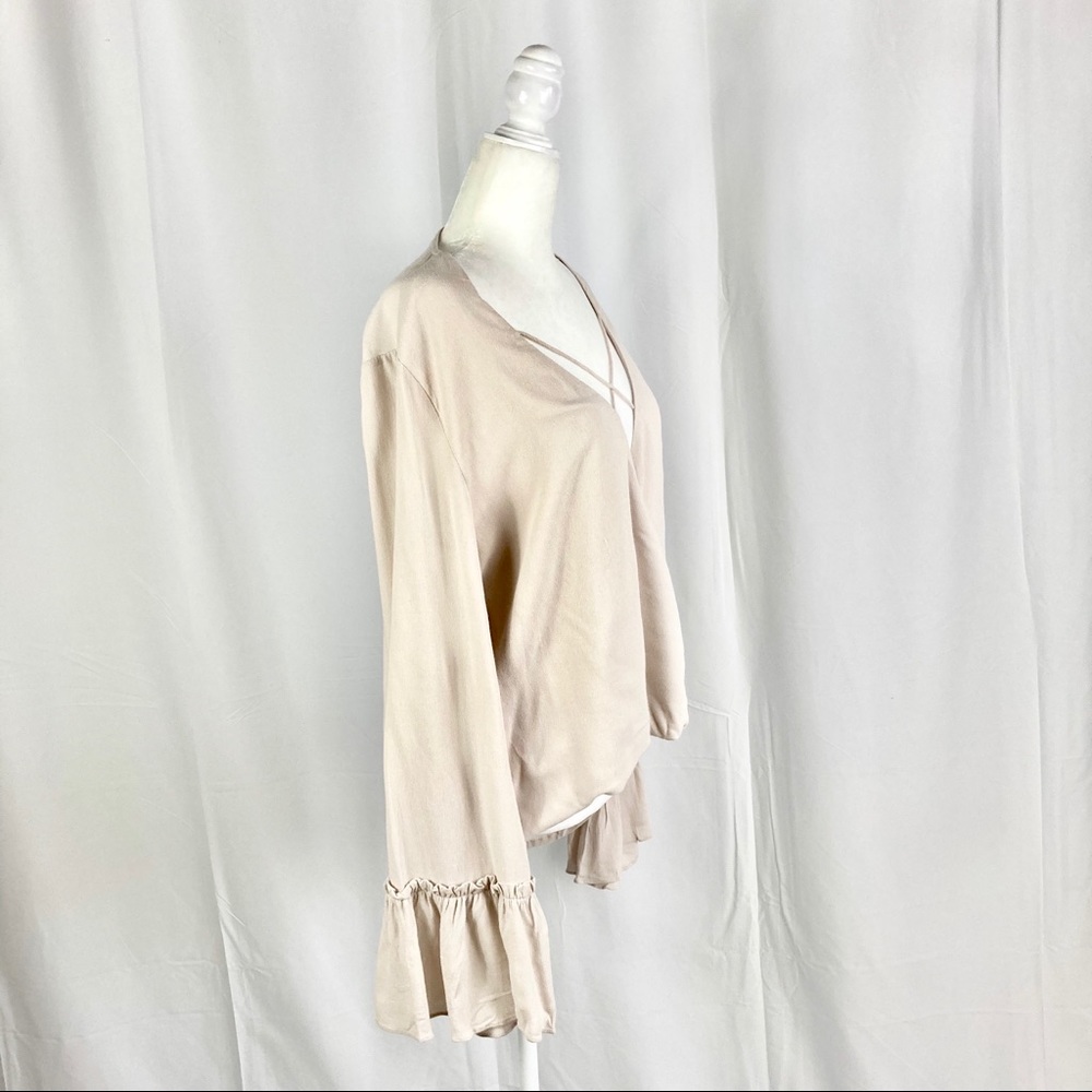 Vestique bell sleeve blouse size L - Picture 3 of 7